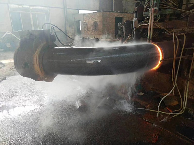 中頻彎管生產(chǎn)場景